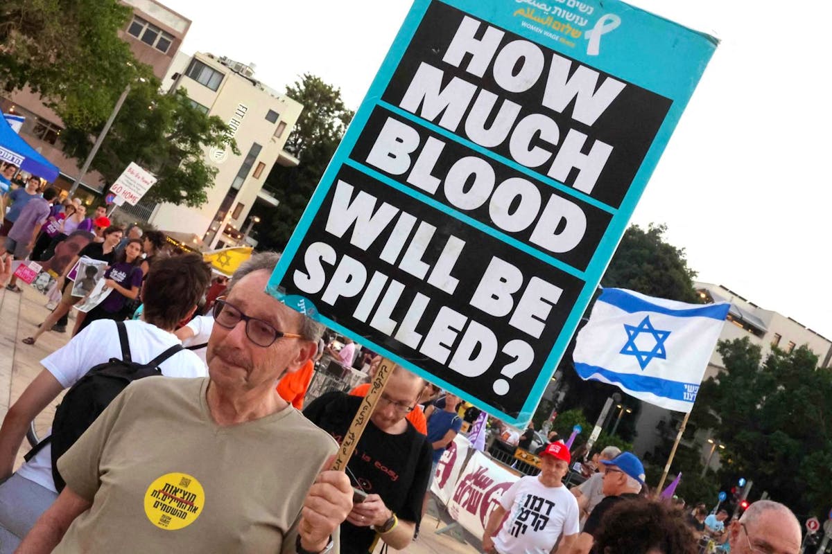 550 anciens responsables ont demandé à Trump de pousser Netanyahu à arrêter la guerre à Gaza.