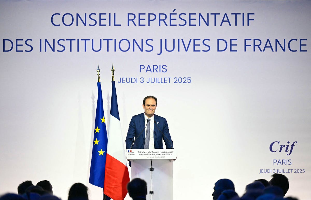 La République accomplit beaucoup dans la lutte contre l'antisémitisme.