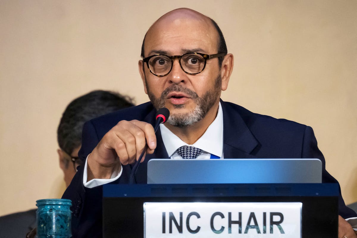 Luis Vayas Valdivieso, ambassadeur équatorien et président des négociations.