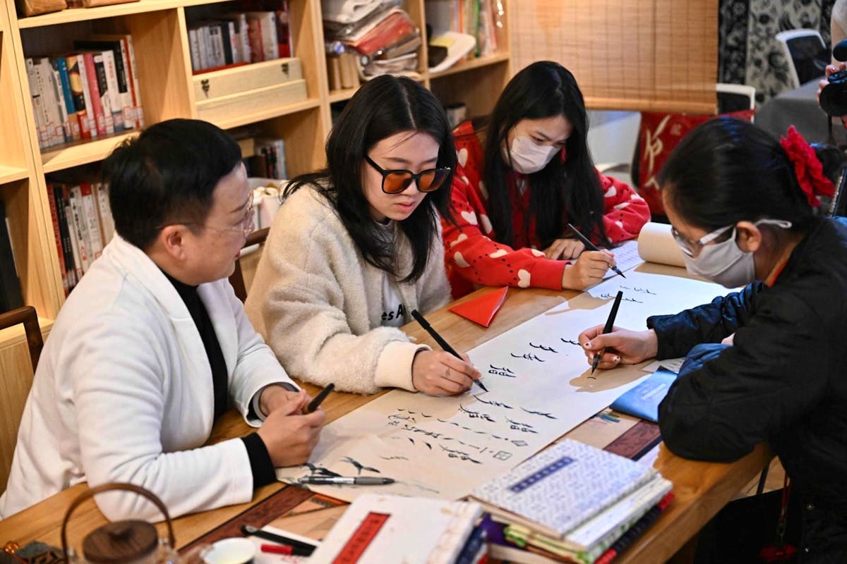 Le nüshu, transmis à Jiangyong, gagne en popularité à travers la Chine.