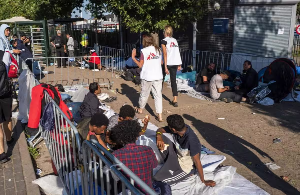 Enfants hospitalisés après feux d'artifice dans un centre d'asile
