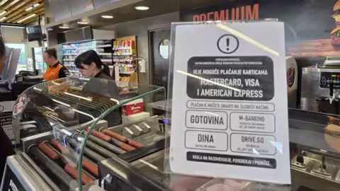 En Serbie, les stations-service appartenant à Gazprom n'acceptent plus que l'argent liquide