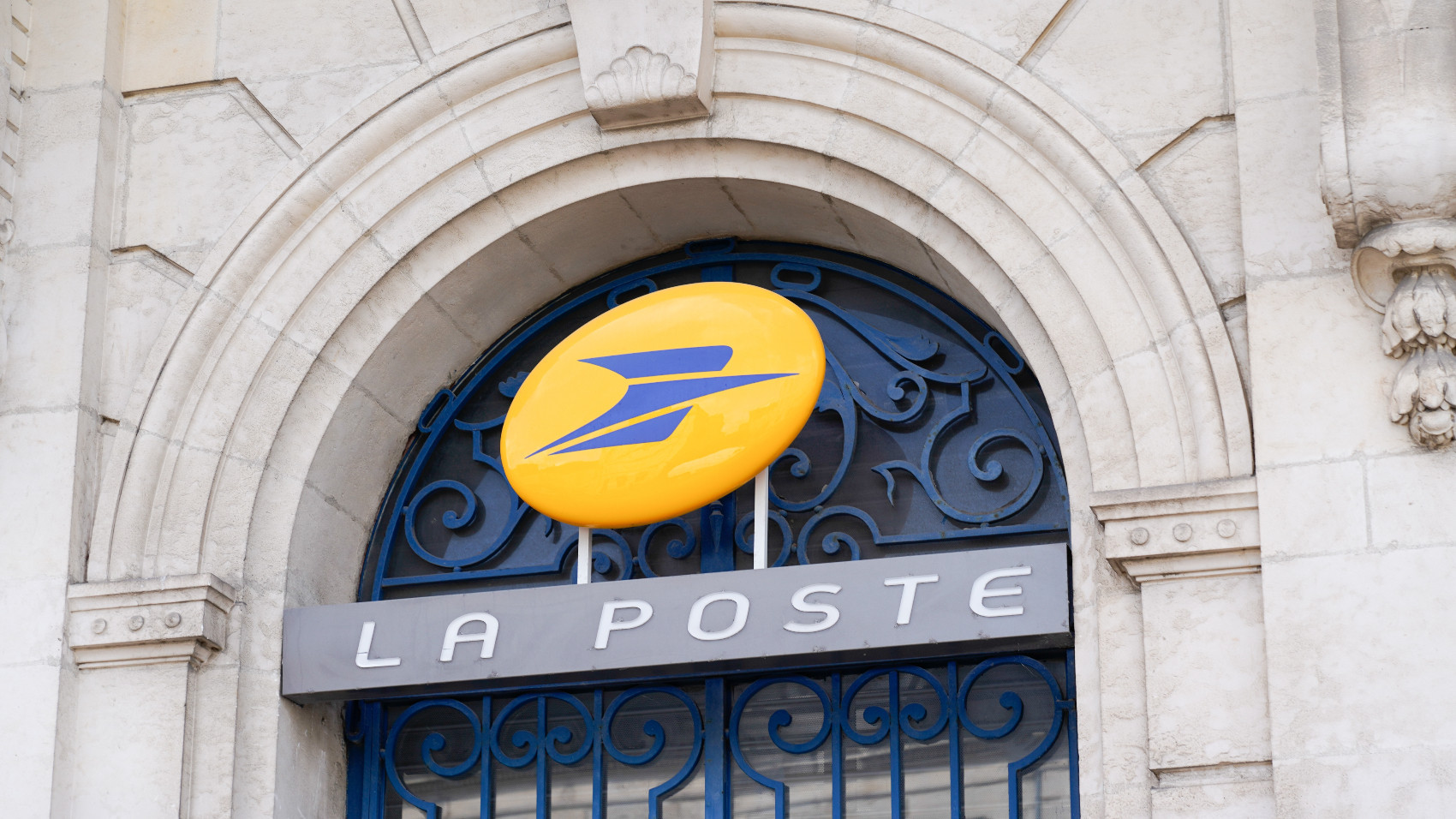La Poste annonce une baisse de bénéfice et des licenciements