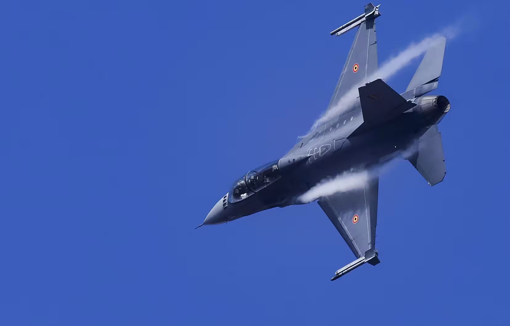 L'OTAN envoie des avions de combat alors que la Russie cible l'Ukraine près de la frontière polonaise