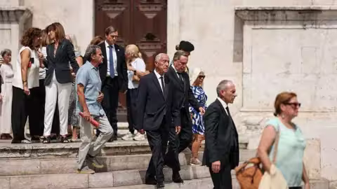 Le président portugais Marcelo Rebelo de Sousa a assisté à une messe à la mémoire des victimes de l'accident à l'église de Sao Roque.