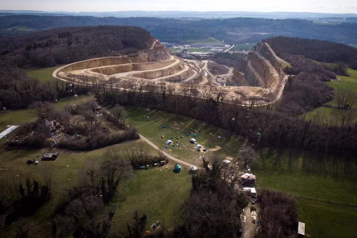 Refus d'initiatives environnementales et de droits de vote en Suisse