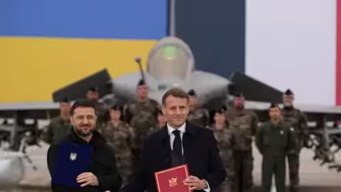 Zelensky et Macron ont posé devant un avion à réaction