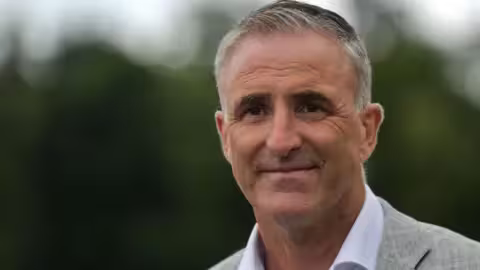 Le sénateur du Sinn Féin Chris Andrews est à bord d'une flottille internationale.