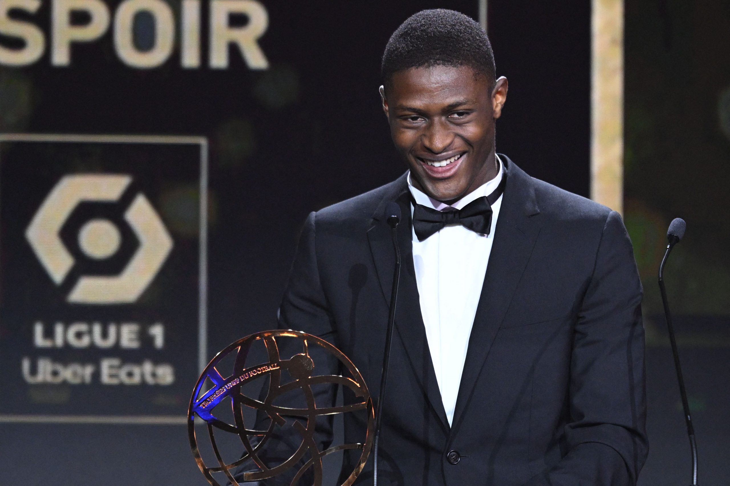 Nuno Mendes bat un record de trophées en football