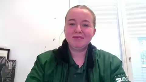 Diana Farrell, gardienne du zoo, a déclaré qu'elle espérait que Troy, nouvellement baptisé, attirerait un "grand nombre d'animaux" au zoo.