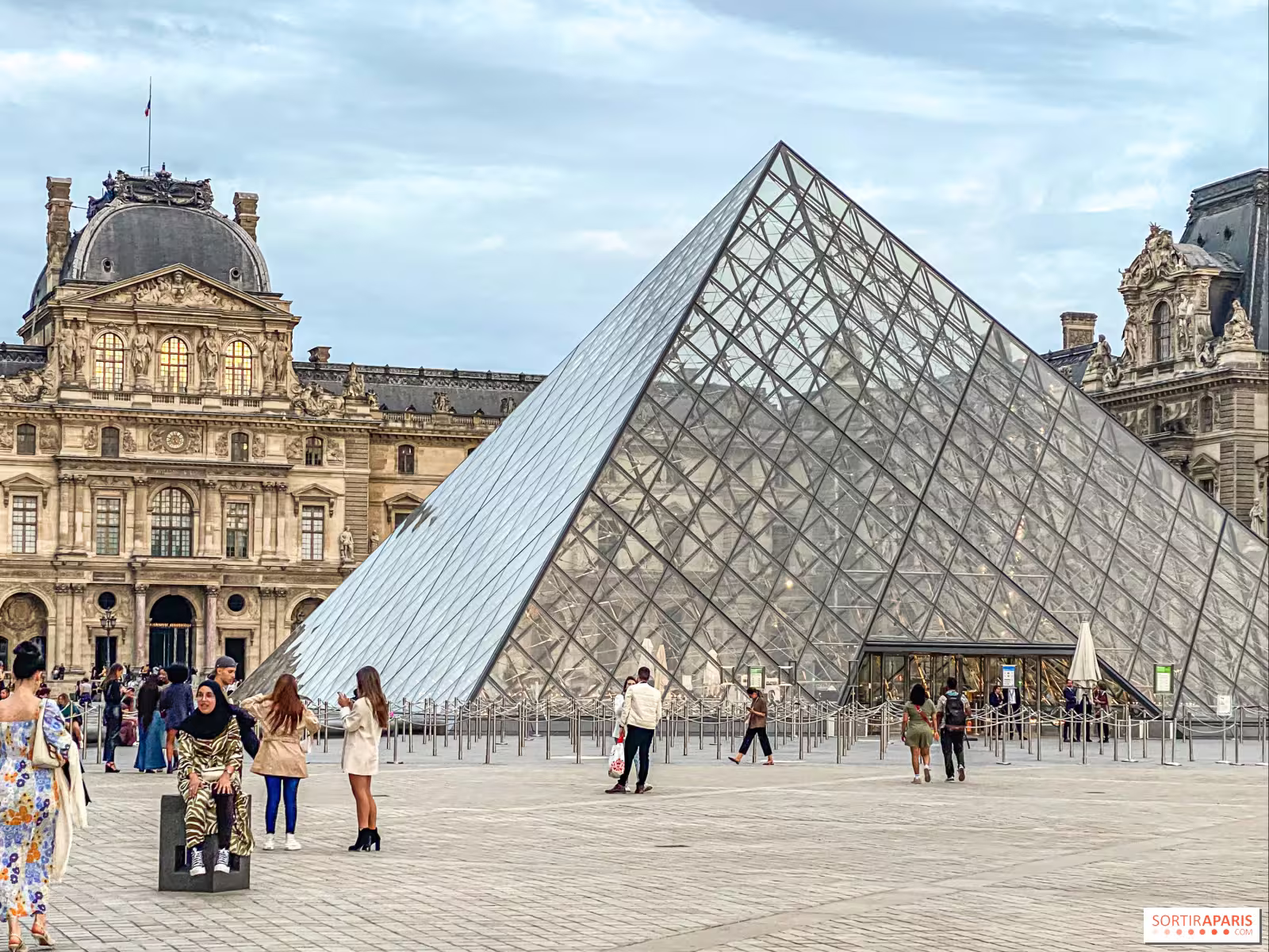 Le vol du Louvre perpétré par de petits délinquants, dit le procureur