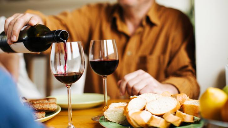 Que faire avec le vin offert par un invité?