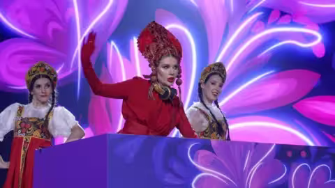 La culture russe occupe une place importante dans le programme Intervision, à l'image de ces ravers russes vêtus de costumes traditionnels.