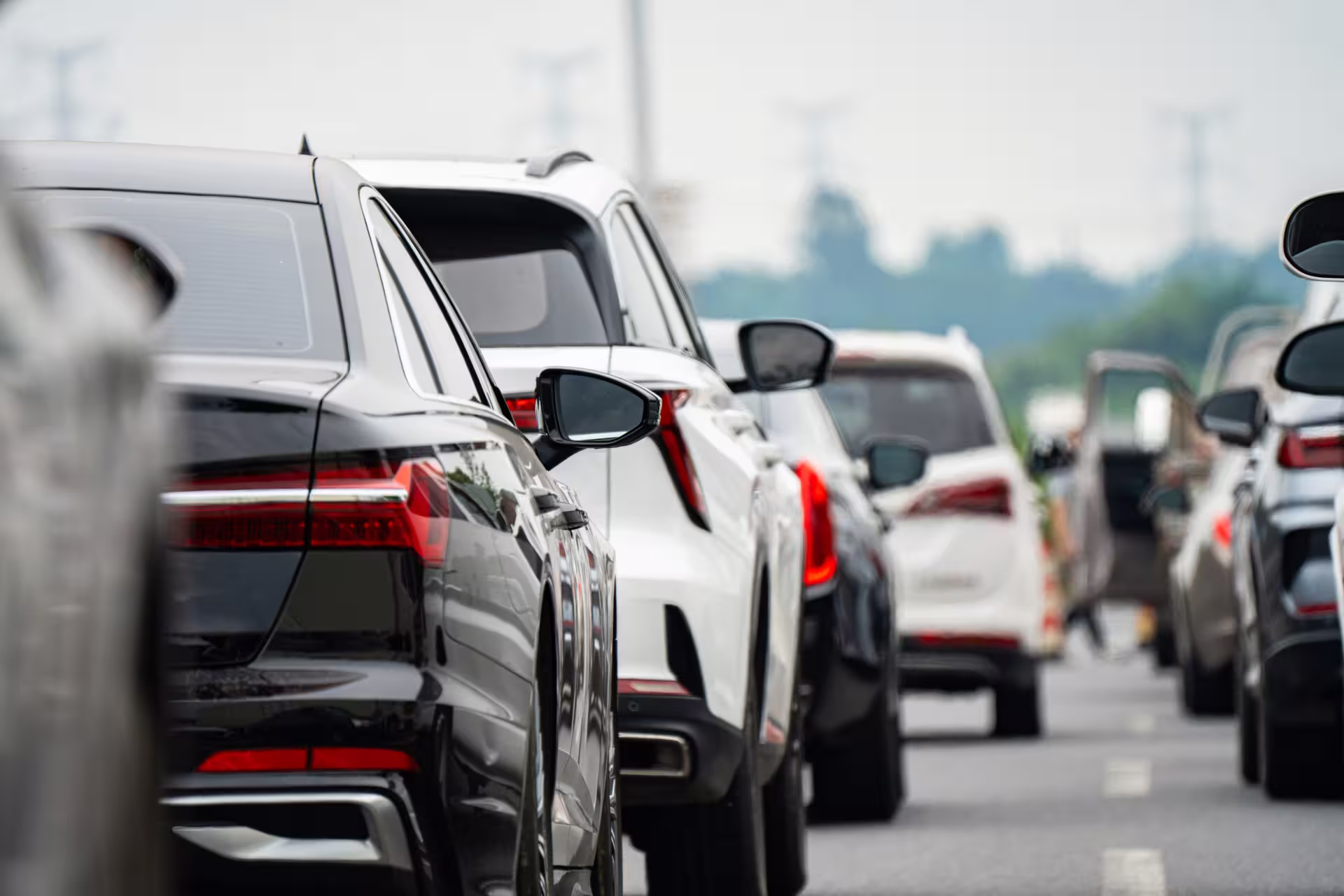 L'UE abandonne son projet de mettre fin aux ventes de voitures à essence