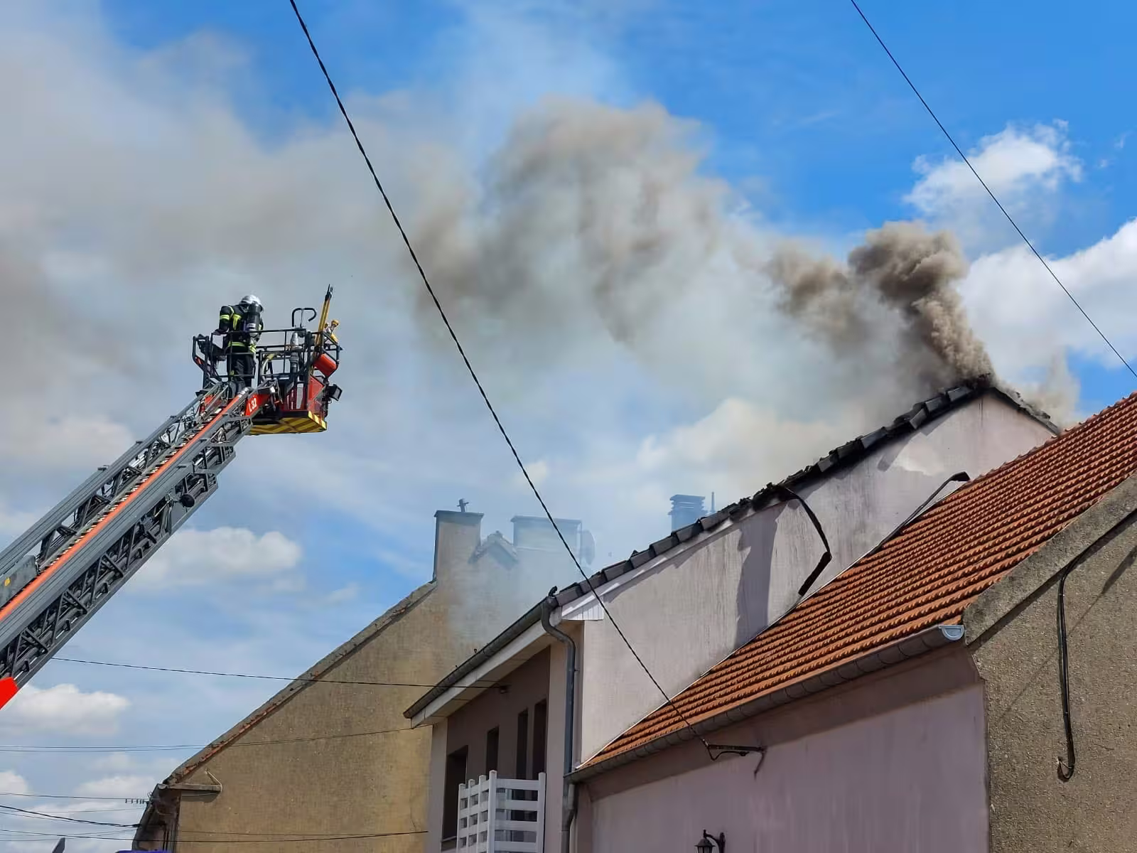 Quatre personnes sortent de l'hôpital après un incendie criminel