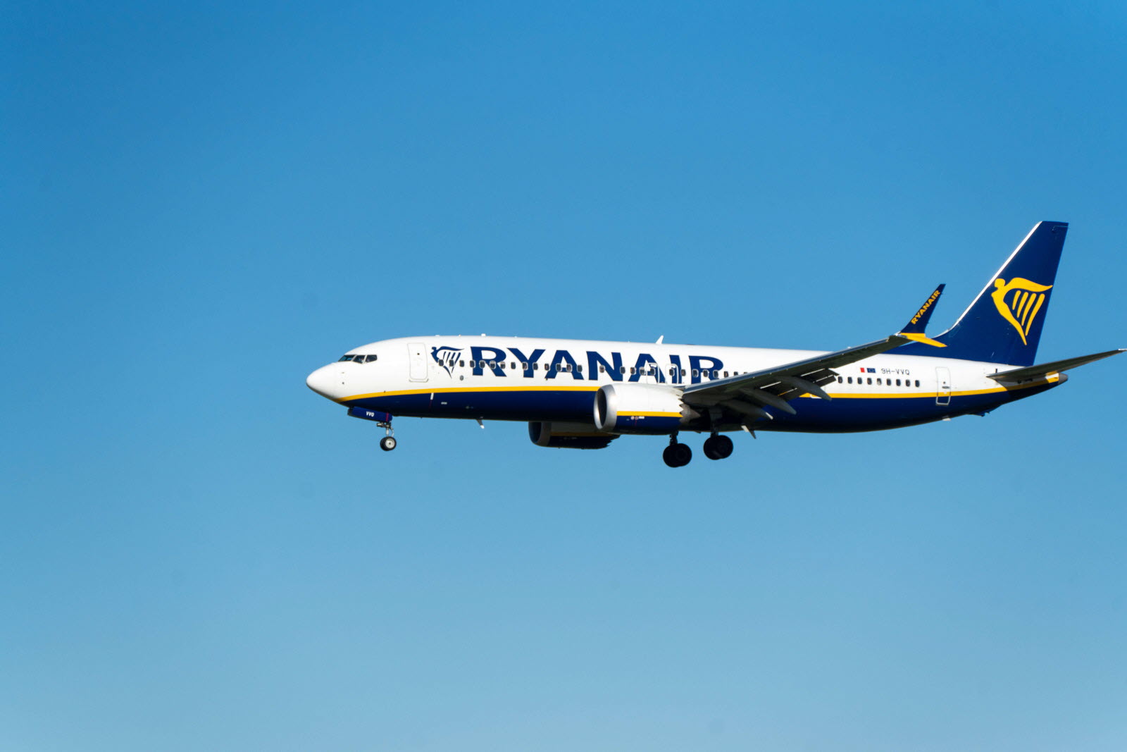 Michael O'Leary critique les taxes aériennes et menace de réduire les vols de Ryanair en France