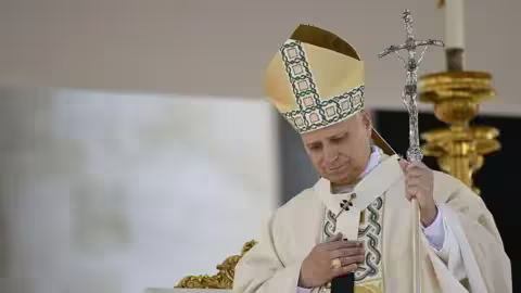 Le pape Léon XIV célèbre la messe dans la Cité du Vatican, au Vatican, le 19 octobre.