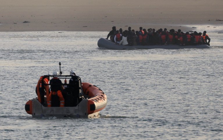 Secours de migrants érythréens dans un camion frigorifique