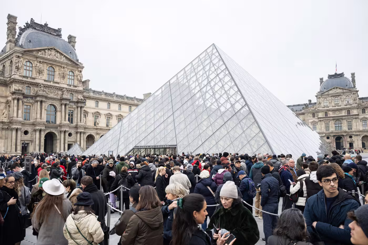 Le Louvre augmente de 45 % le prix des billets pour la plupart des